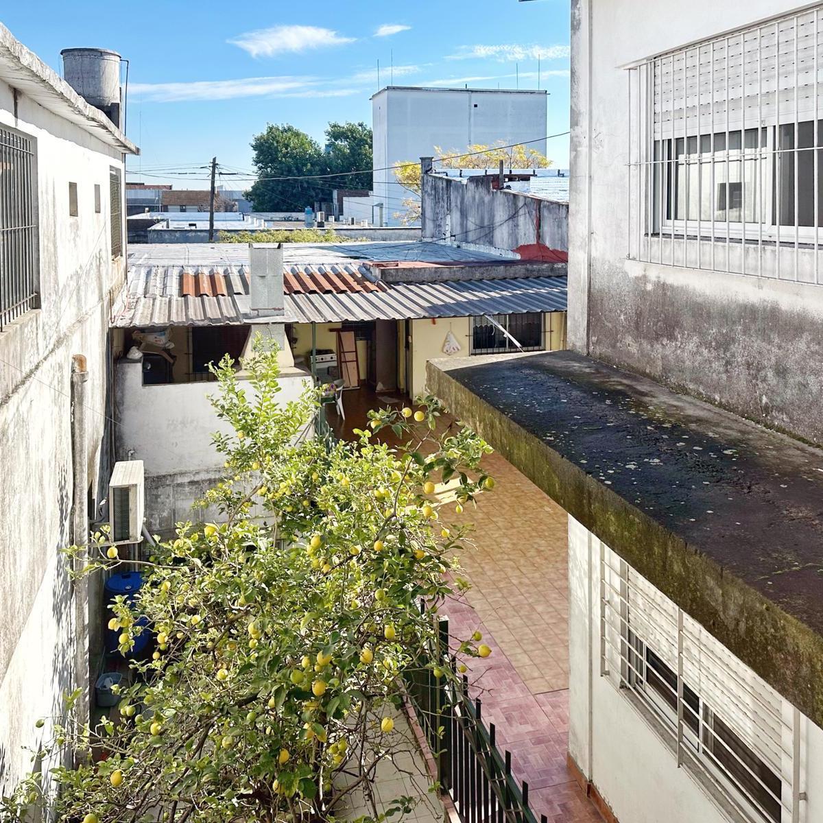 Venta Local Comercial en San Isidro 5
