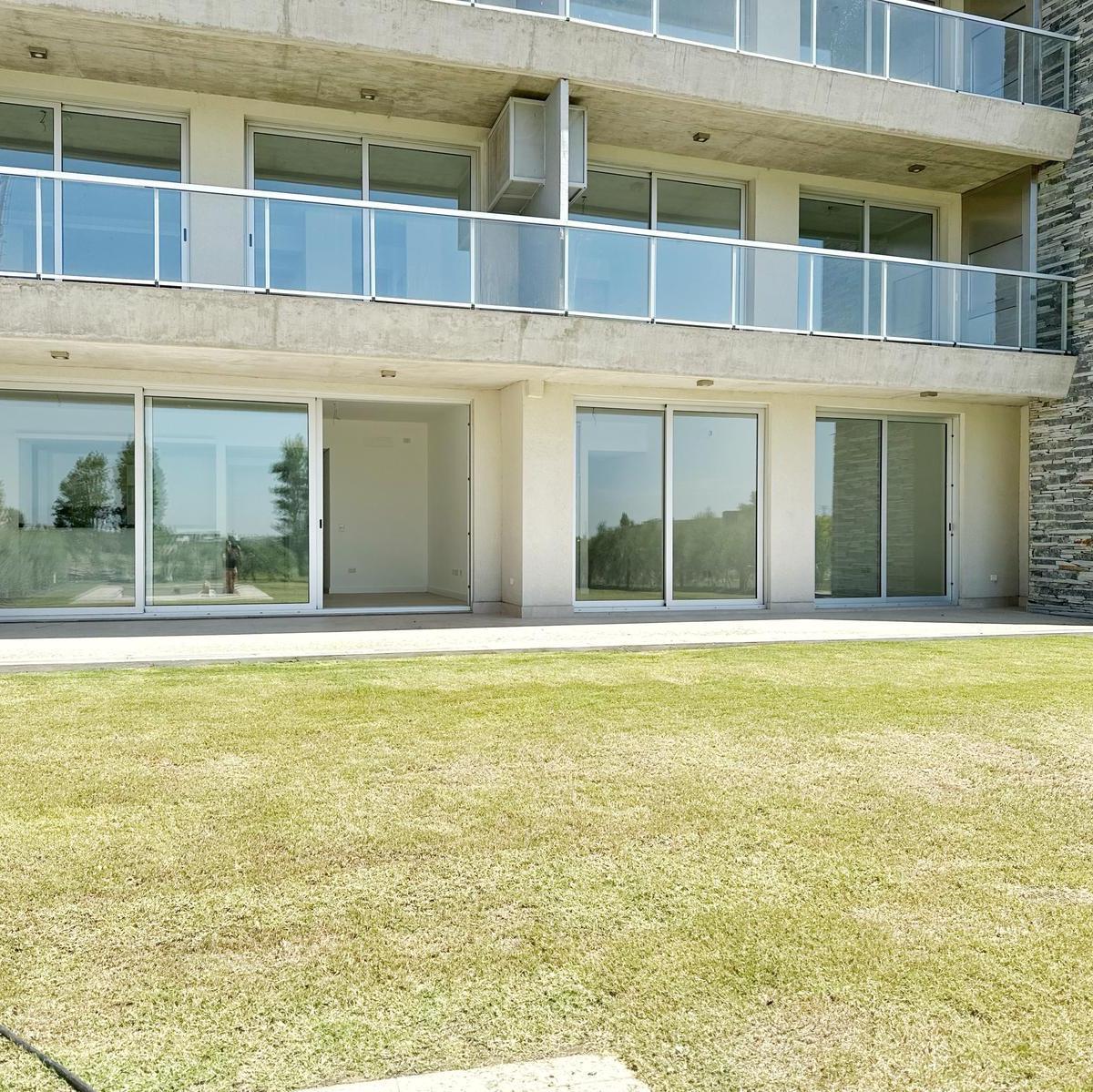 Venta departamento 3 ambientes con jardin y piscina propia PB - Yoo Nordelta