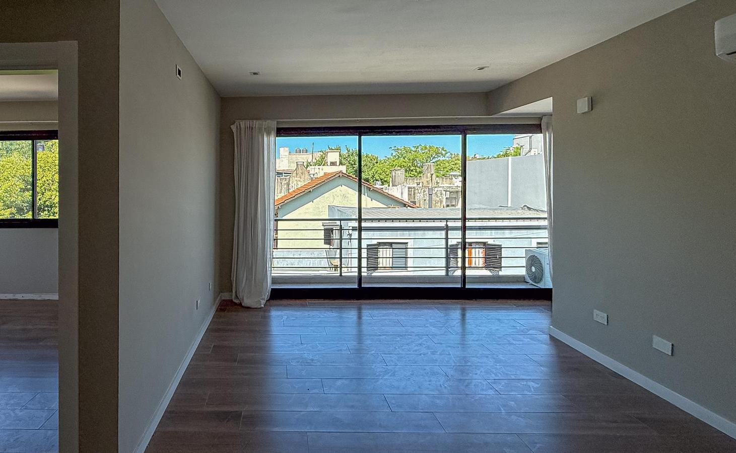 Departamento en venta en Coghlan. Edificio Quesada
