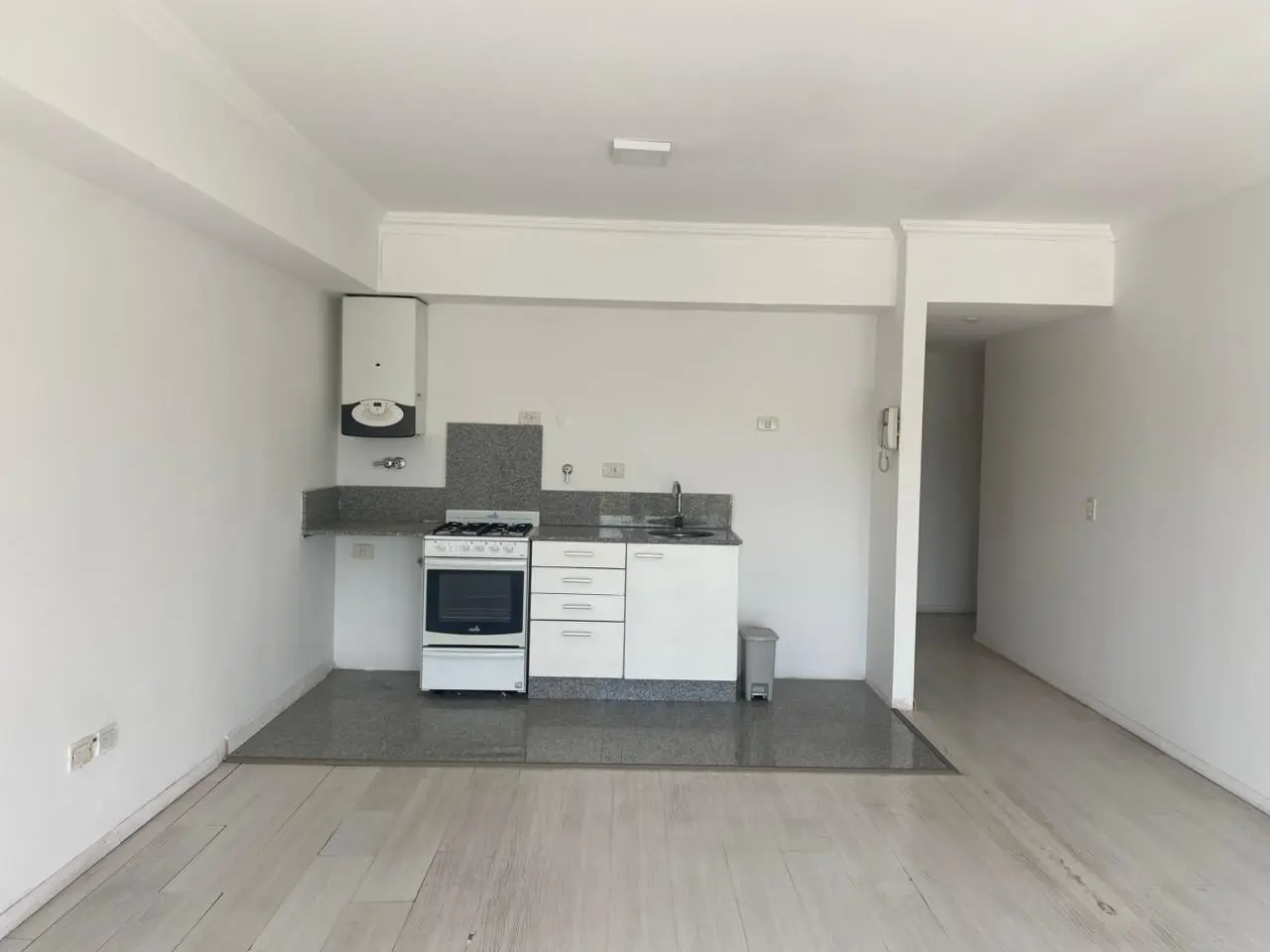 Alquiler y/o Venta Monoambiente, con pileta y cochera 4