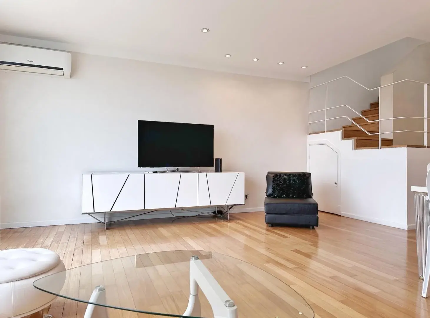 Alquiler anual departamento amoblado 3 ambientes con piscina propia 4