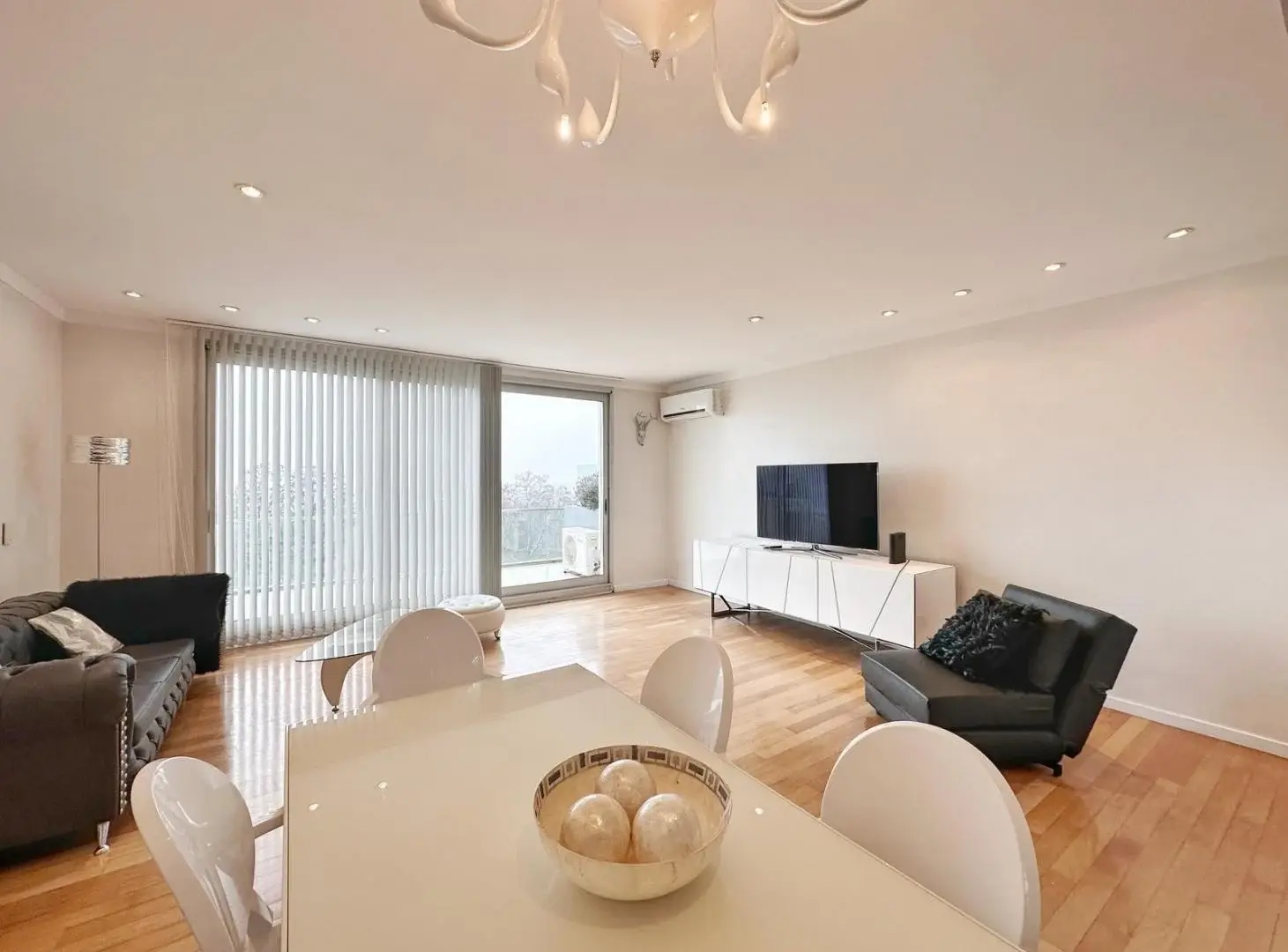 Alquiler anual departamento amoblado 3 ambientes con piscina propia 2