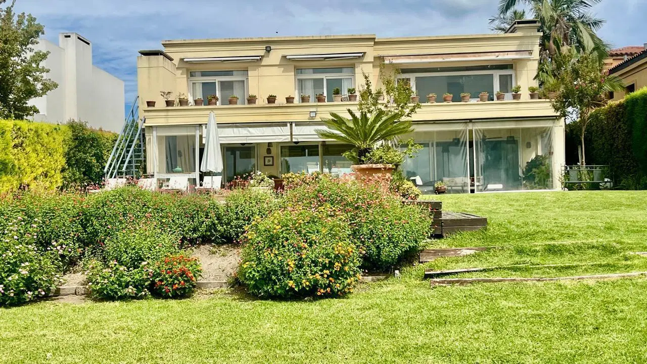 Casa en venta en Santa Barbara al Lago Central con 6 dormitorios 2