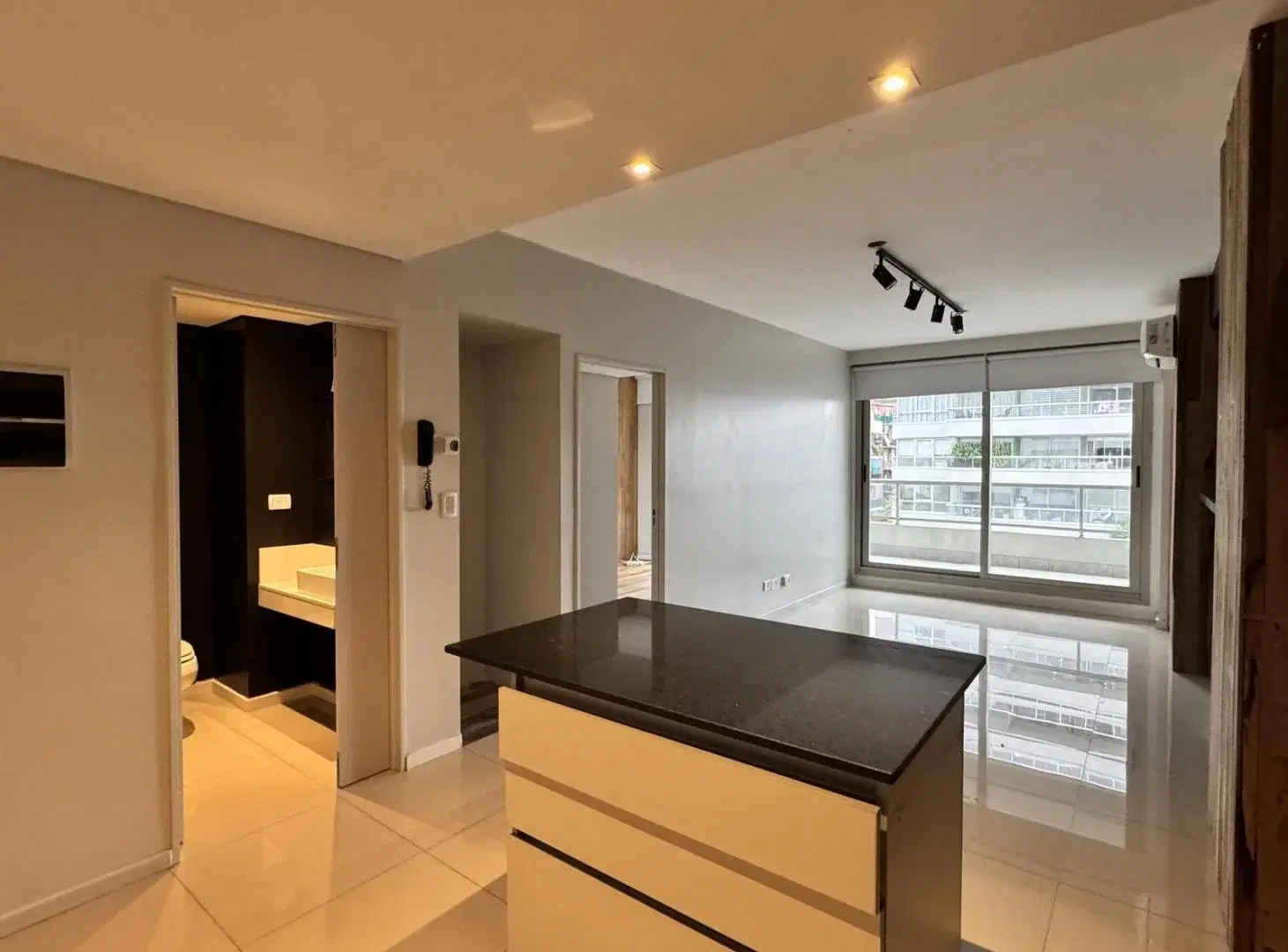 Venta dos ambientes con toilette Liberateur sobre Av. Libertador esquina Sucre Belgrano 2