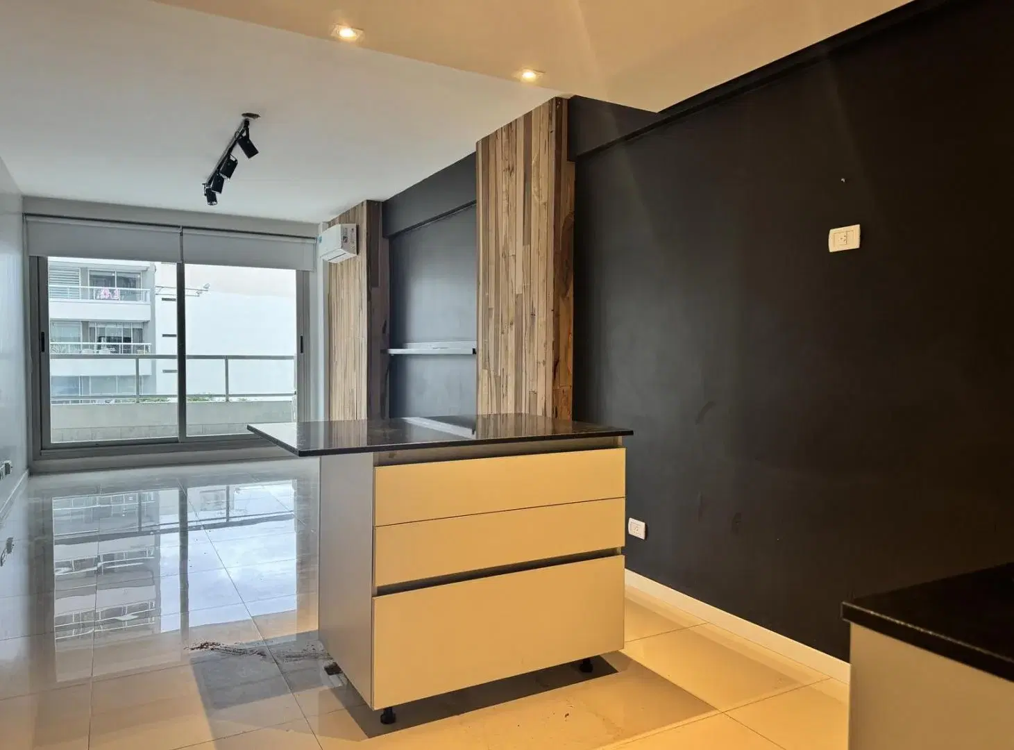Venta dos ambientes con toilette Liberateur sobre Av. Libertador esquina Sucre Belgrano 3