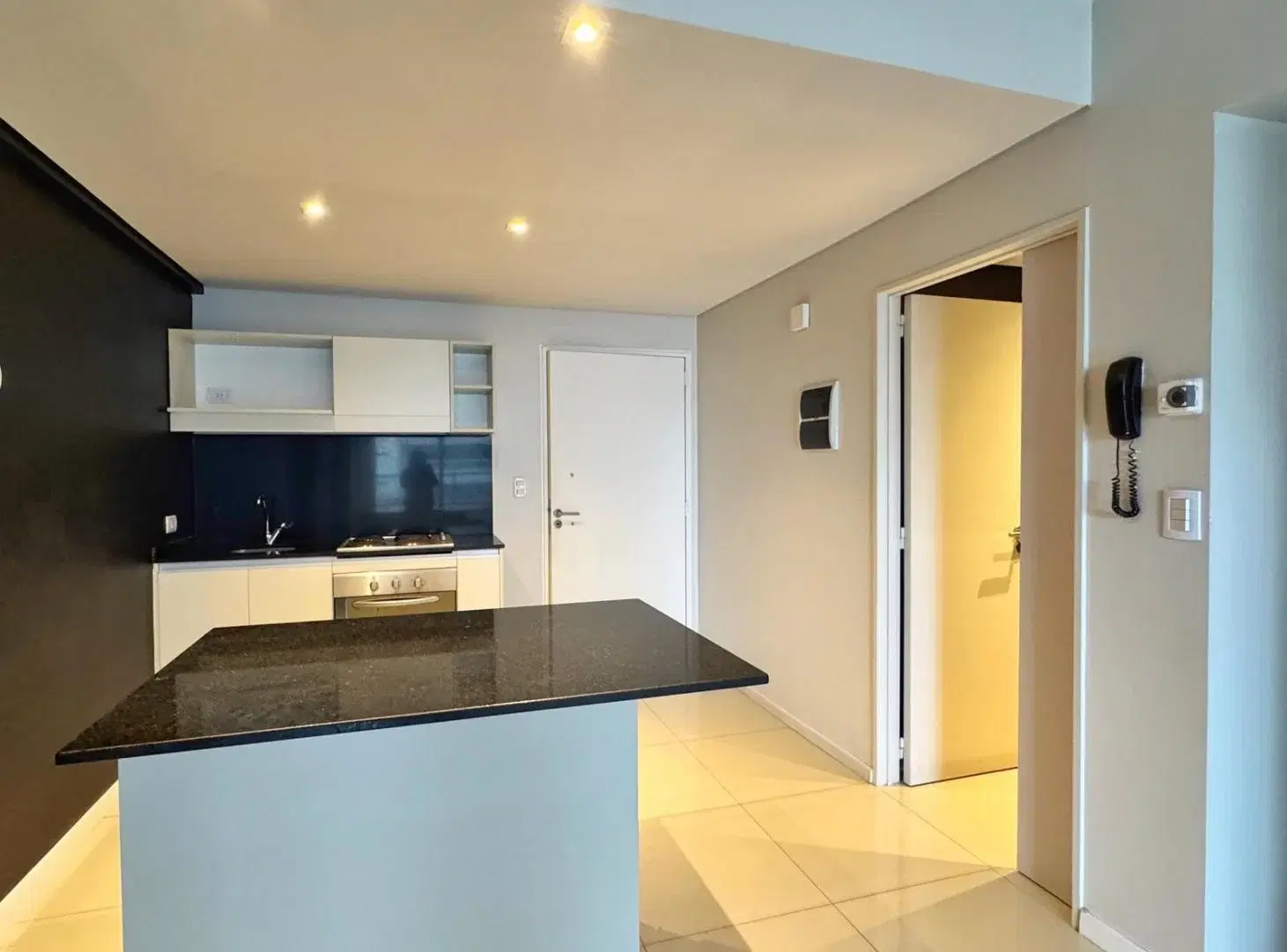 Venta dos ambientes con toilette Liberateur sobre Av. Libertador esquina Sucre Belgrano 5
