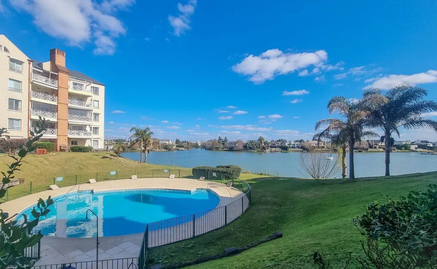 Venta Departamento 3 dormitorios con dependencia jardin y vista al lago Portezuelo Nordelta 5