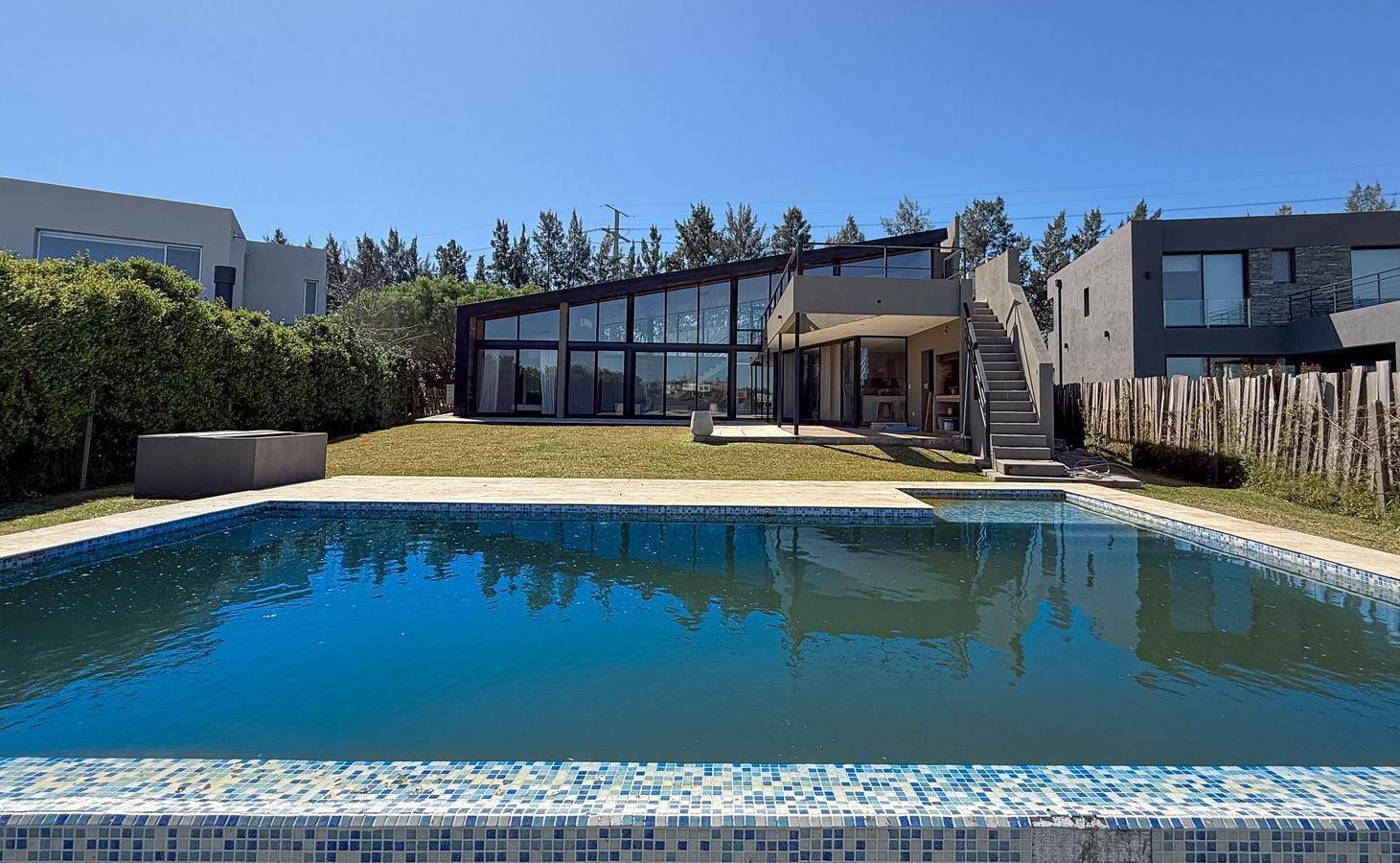 Casa en venta o alquiler temporal a la laguna en La Comarca