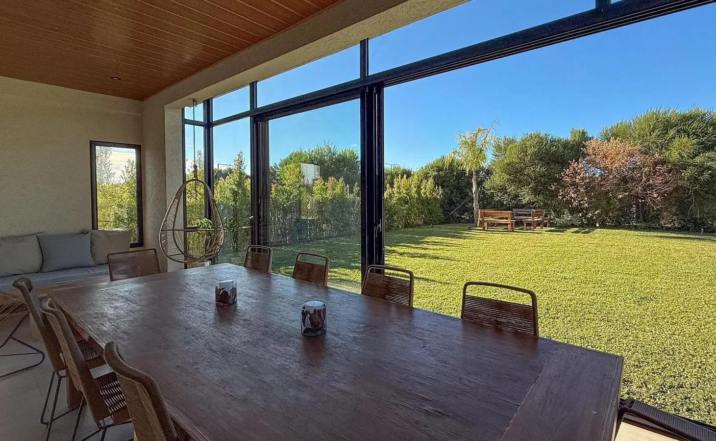 Casa en alquiler con muebles  3 dormitorios escritorio  en Carpinchos Nordelta 5