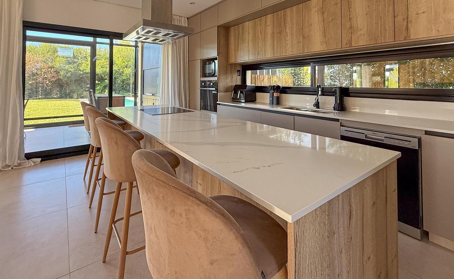 Foto de Casa en venta con muebles 3 dormitorios escritorio en Carpinchos, imagen 5