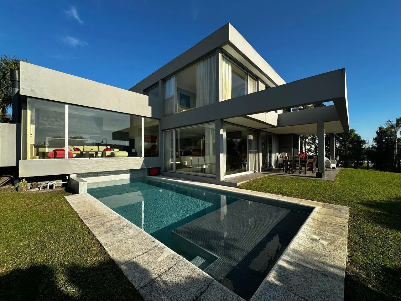 Casa en Alquiler con muebles en Los Alisos Nordelta 2