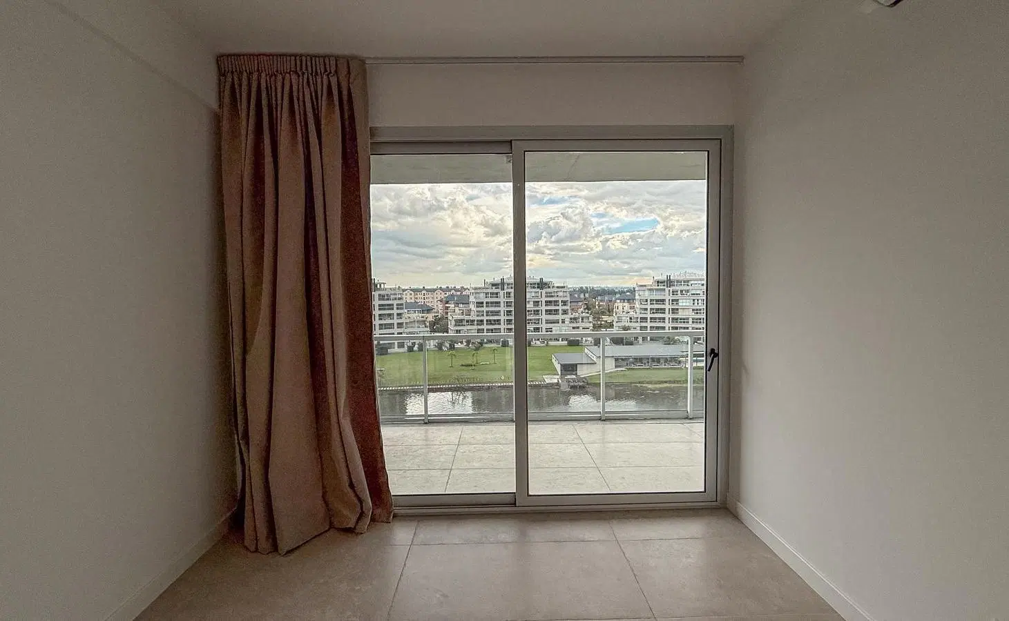 Departamento  2 ambientes en alquiler anual con vista al lago en YOO 5 NORDELTA 2