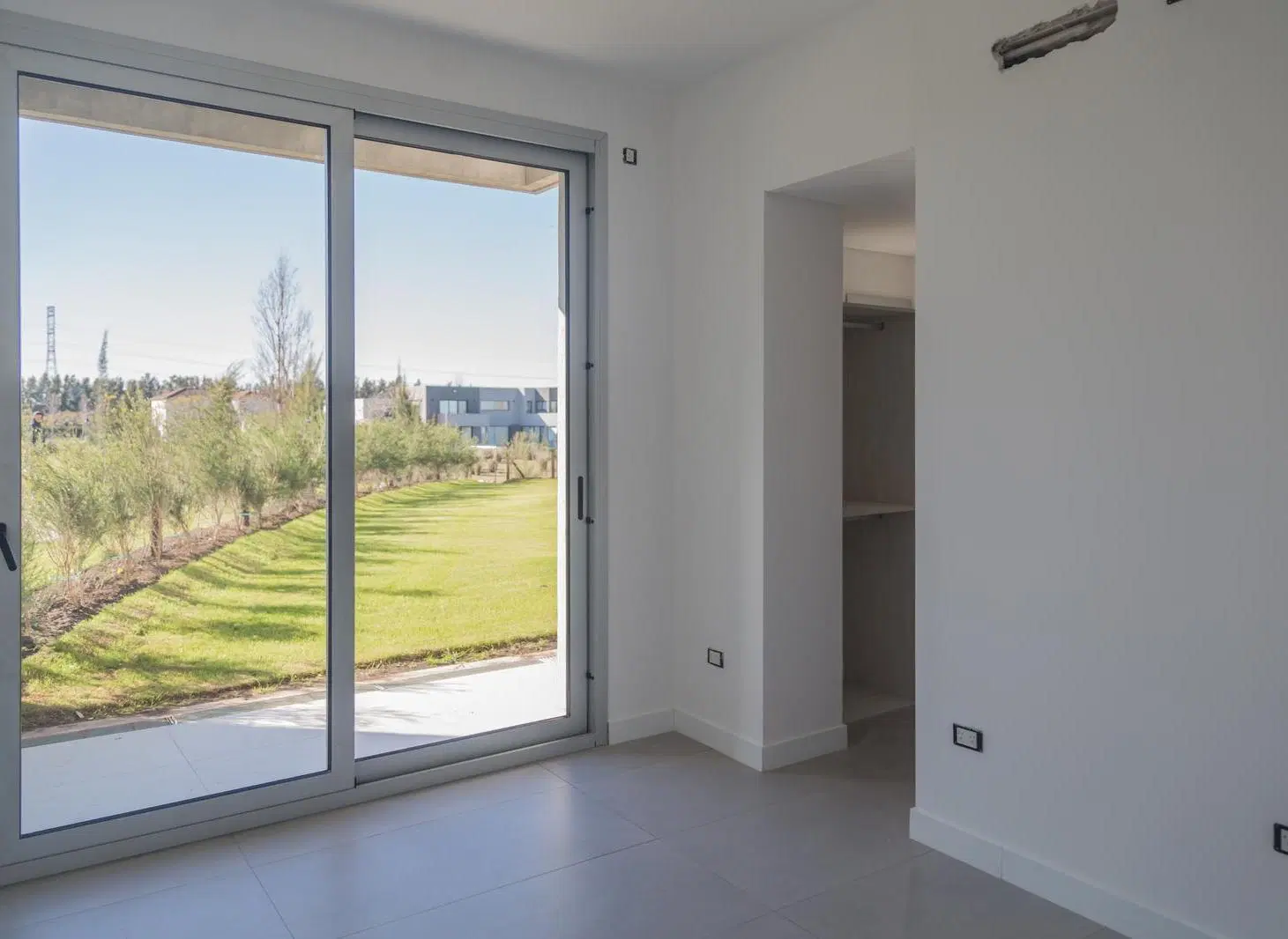 Venta departamento 4 ambientes con jardín y piscina propia PB en Yoo Nordelta 3