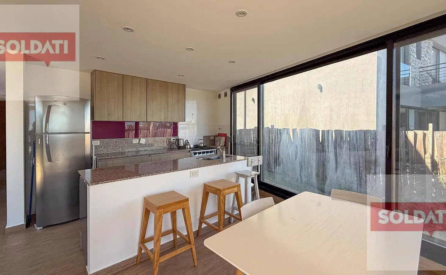 Casa en venta o alquiler temporal a la laguna en La Comarca 2