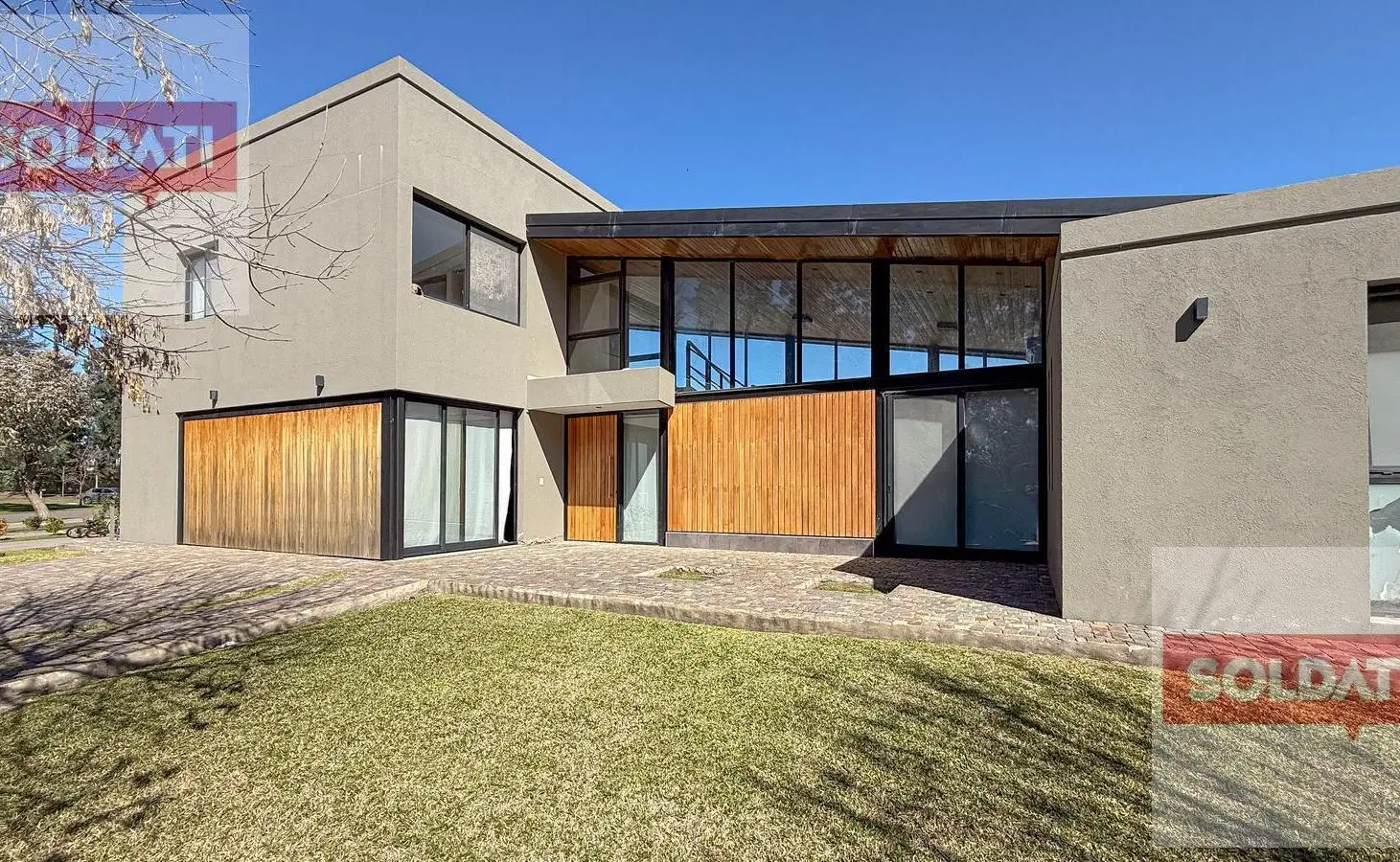 Casa en venta o alquiler temporal a la laguna en La Comarca 2