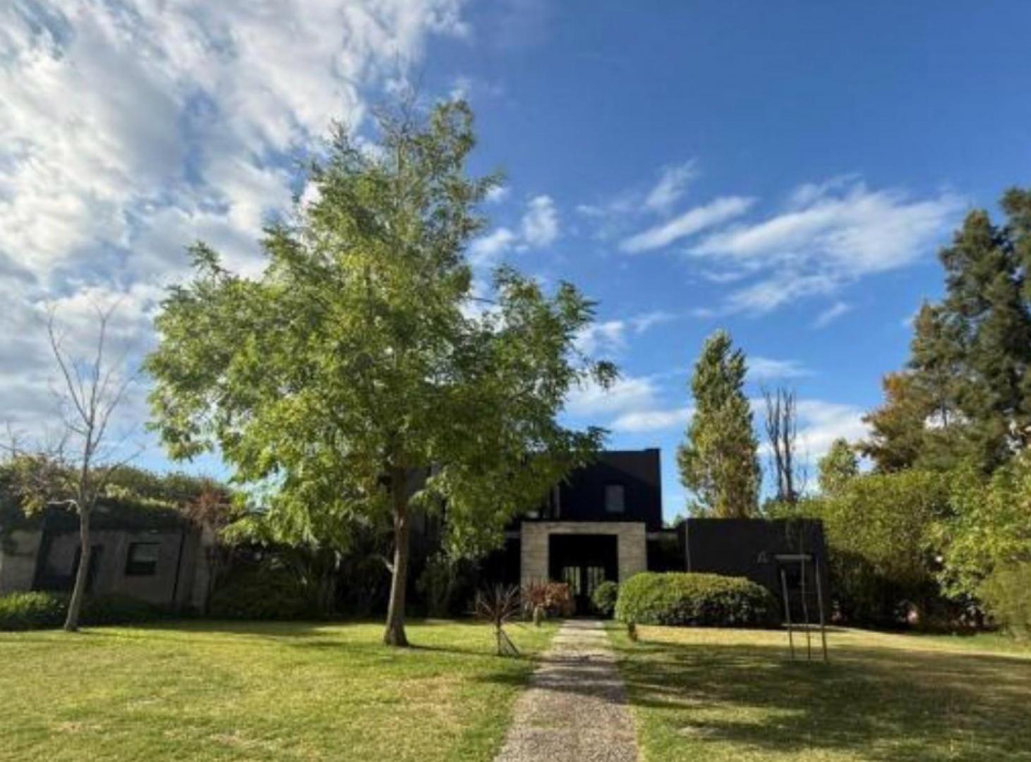 Foto de Casa en Venta en Barrio Santa Barbara - Tigre, imagen 1