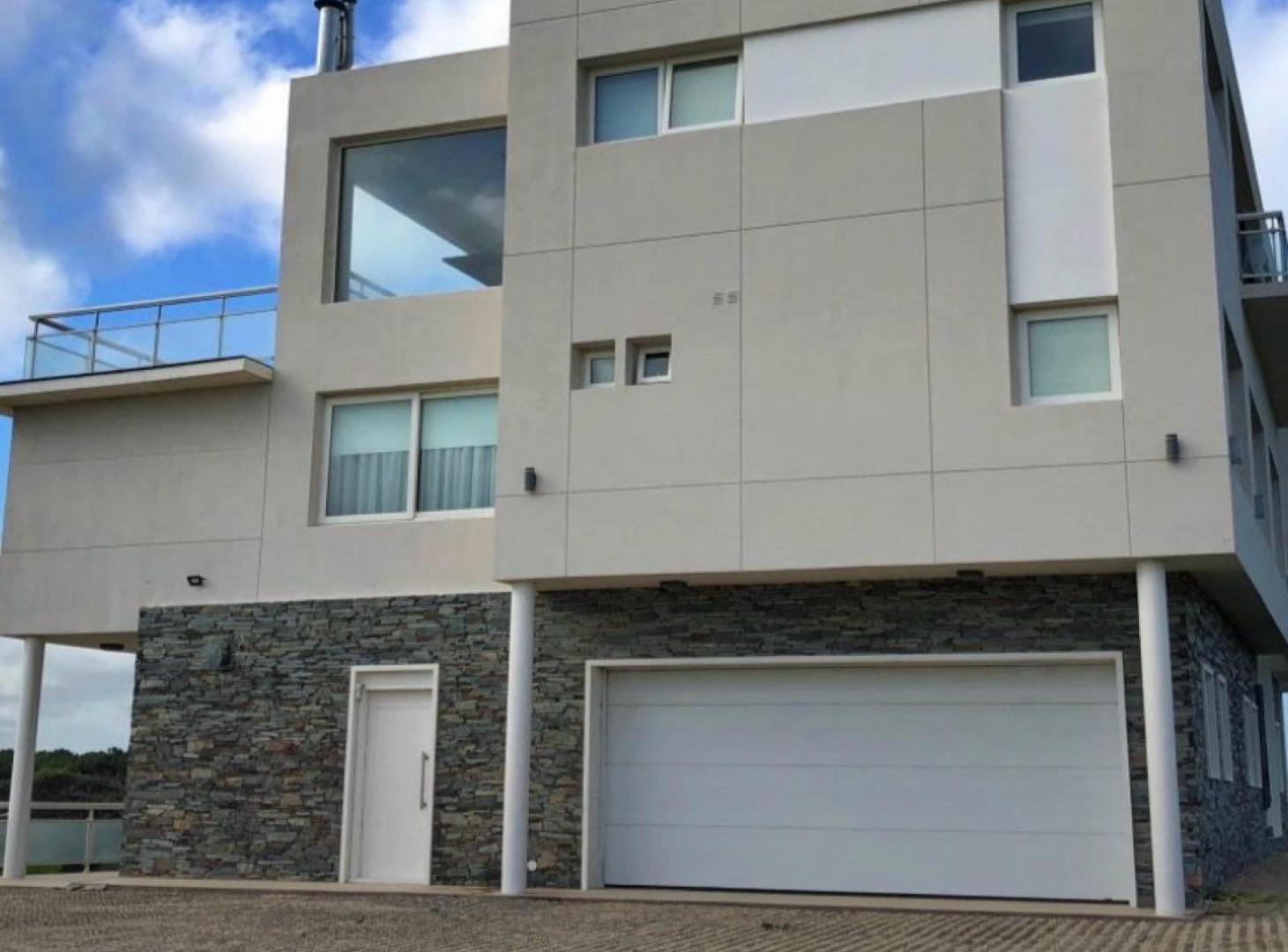 Foto de Casa en venta en CARILO, a metros de la playa, imagen 2