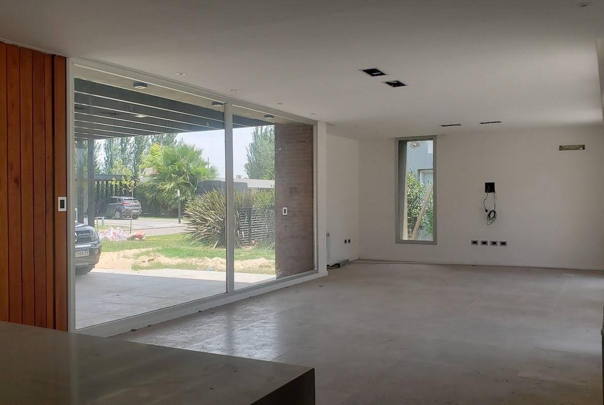 Foto de Venta de casa con 3 dormitorios, barrio cerrado - Funes, imagen 5