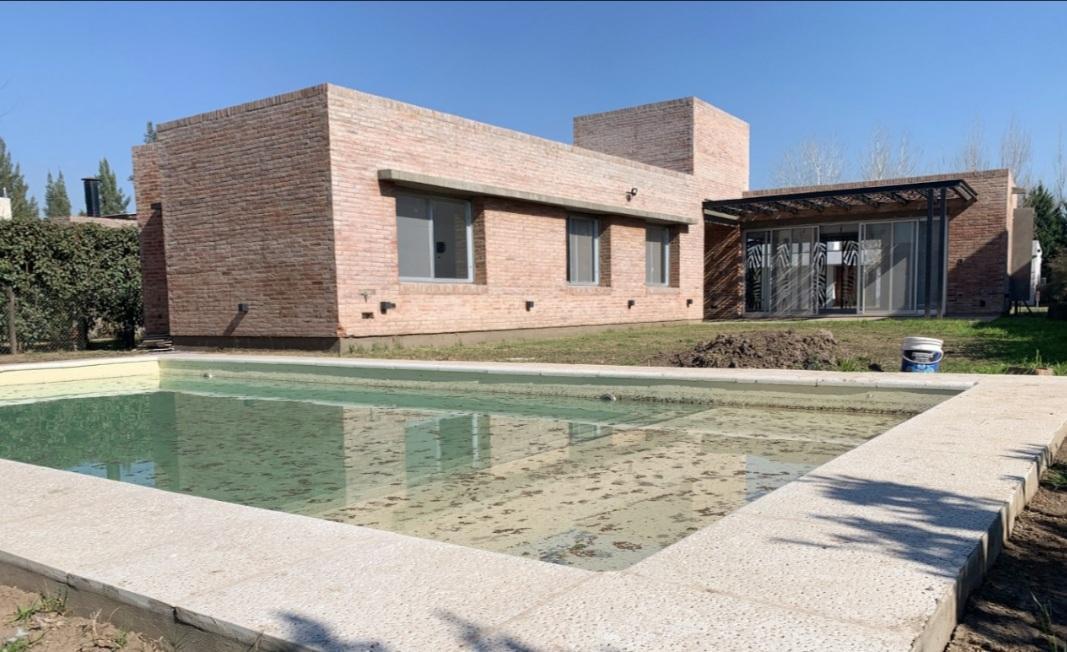 Foto de Venta de casa con 3 dormitorios, barrio cerrado - Funes, imagen 3