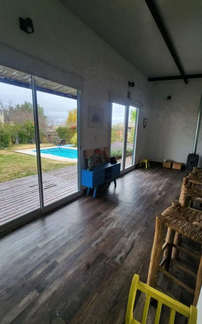 LEAL INMOBILIARIA ALQUILA CASA EN EL BARRIO TERRAZAS DE CHACRAS 4