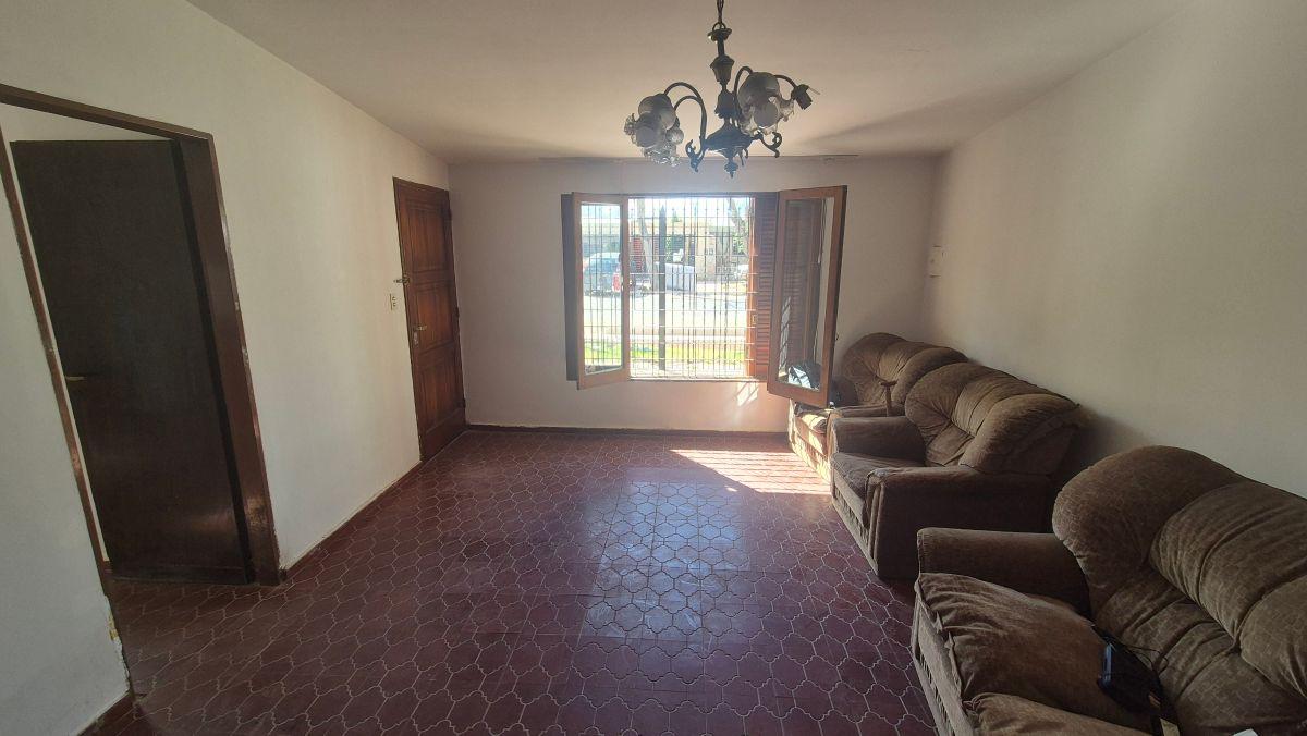 Foto de Casa en Alquiler – 2 Dormitorios, Cochera Doble y Amplios Patios |, imagen 3