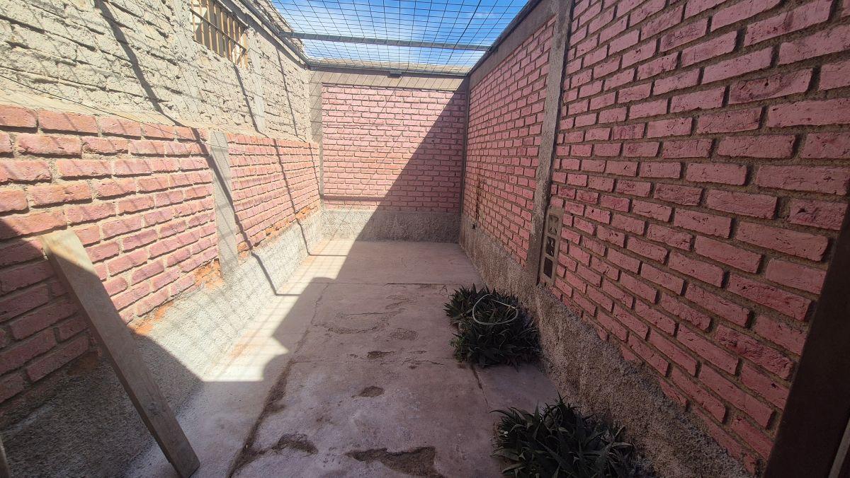 Foto de Casa en Alquiler – 2 Dormitorios, Cochera Doble y Amplios Patios |, imagen 1