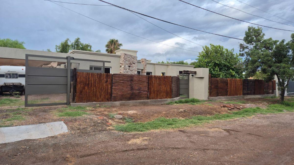 Foto de CASA EN ALQUILER | BARRIO CERRADO | LOTE DE 1.000 M²| Guaymallen, imagen 4