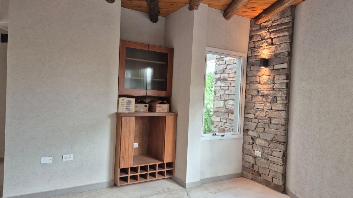 Foto de CASA EN ALQUILER | BARRIO CERRADO | LOTE DE 1.000 M²| Guaymallen, imagen 1