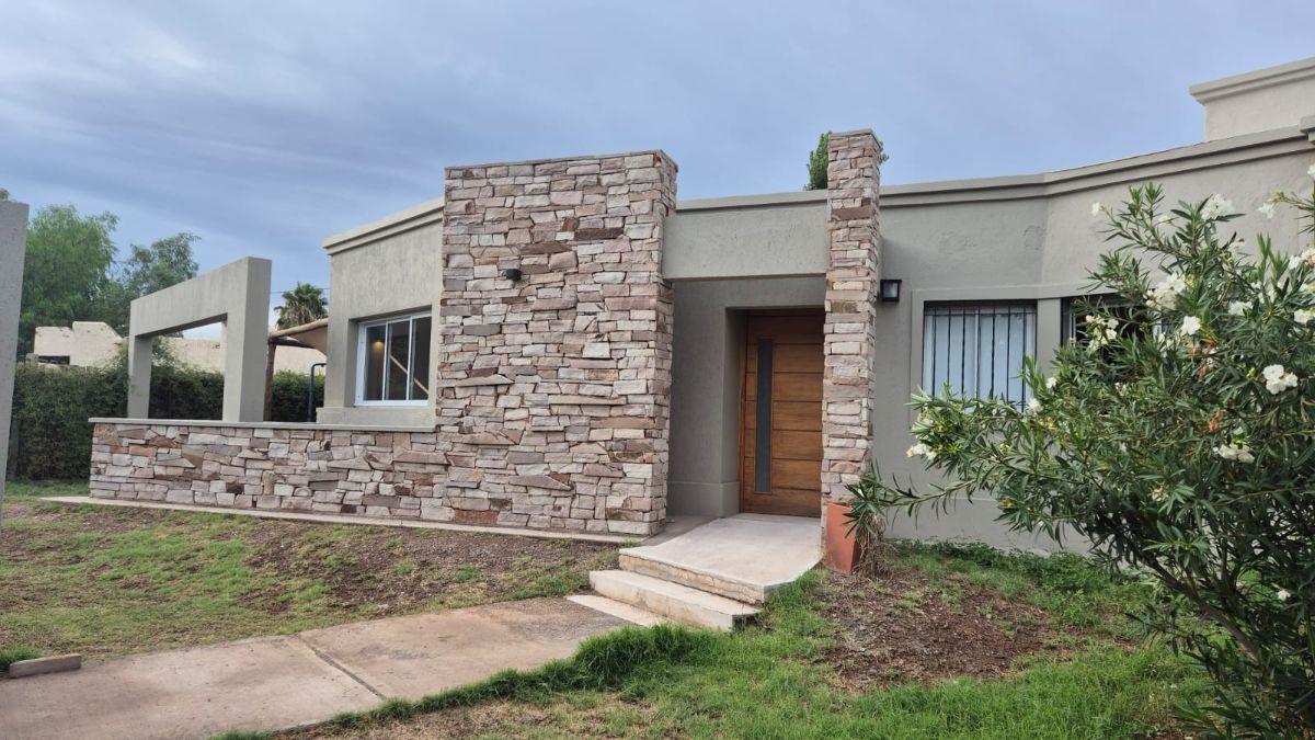 Foto de CASA EN ALQUILER | BARRIO CERRADO | LOTE DE 1.000 M²| Guaymallen, imagen 2