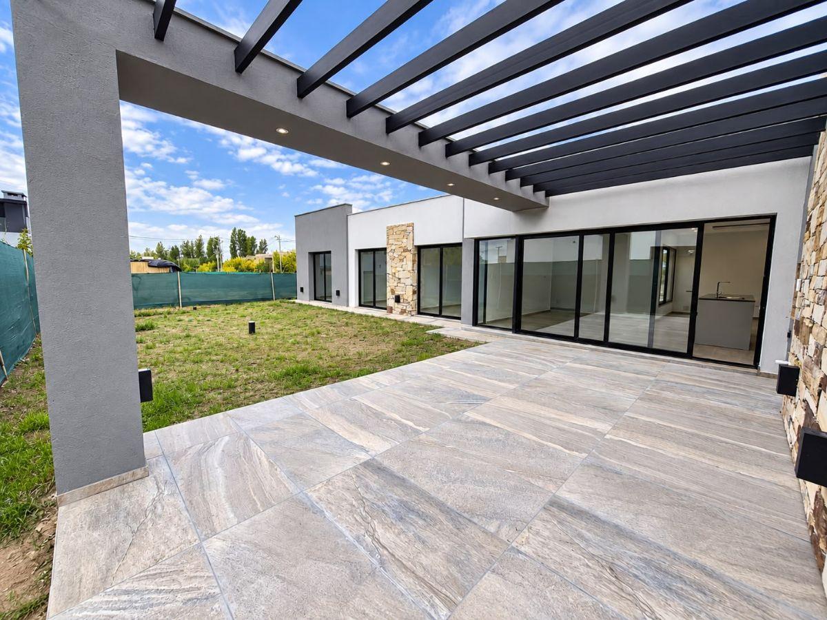 Foto de CASA EN VENTA A ESTRENA - BARRIO MILCAYAC, imagen 3