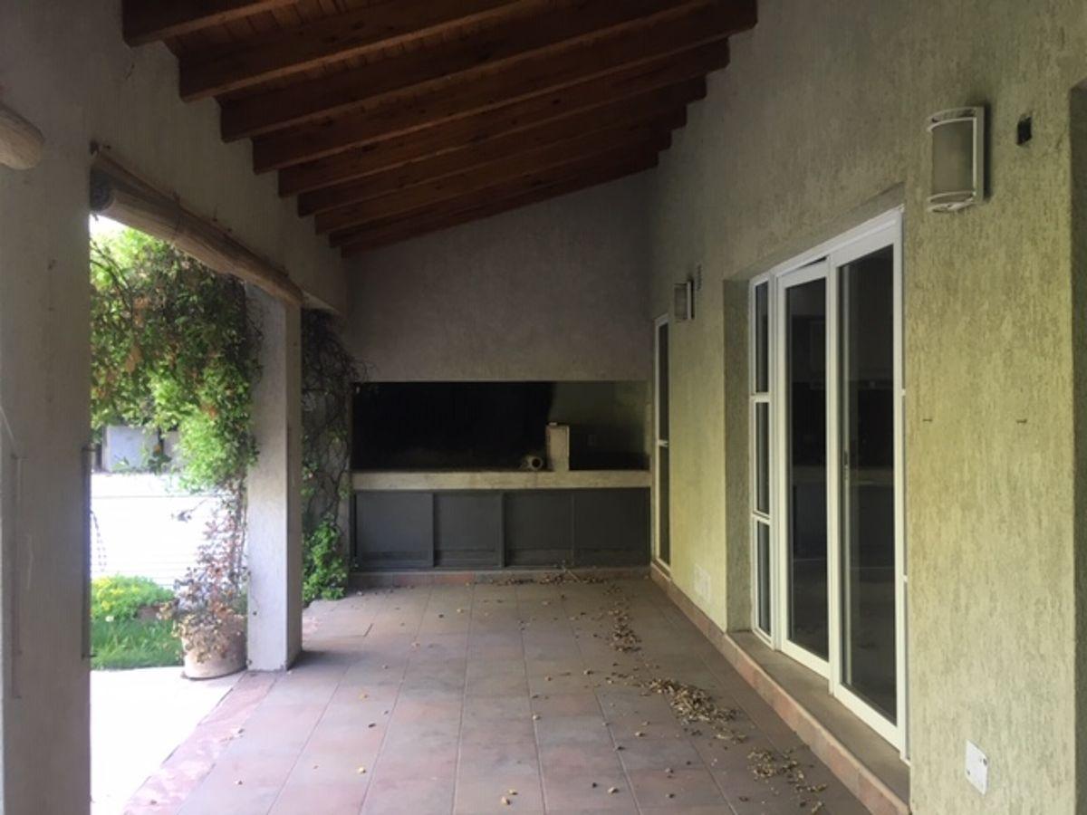 Foto de CASA 3 DORMITORIOS PISCINA CLIMATIZADA BARRIO PRIVADO GLLEN, imagen 4