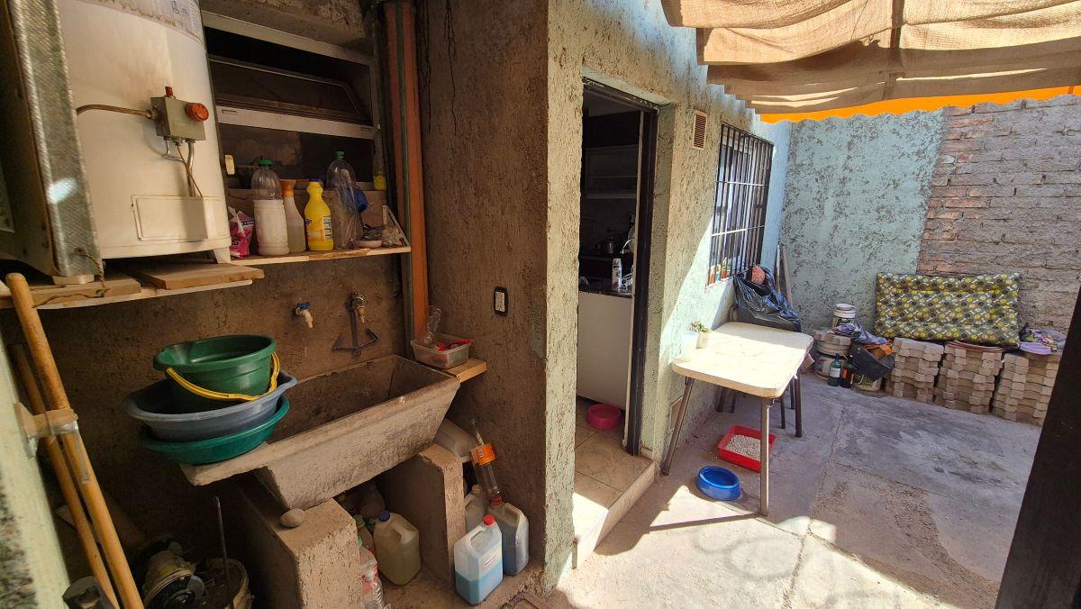 Foto de CASA EN VENTA EN GUAYMALLÉN - 3 DORMITORIOS - TERRENO DE 300 M², imagen 2