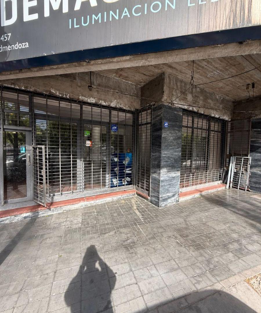 Foto de LOCAL COMERCIAL EN ALQUILER - DORREGO, imagen 1