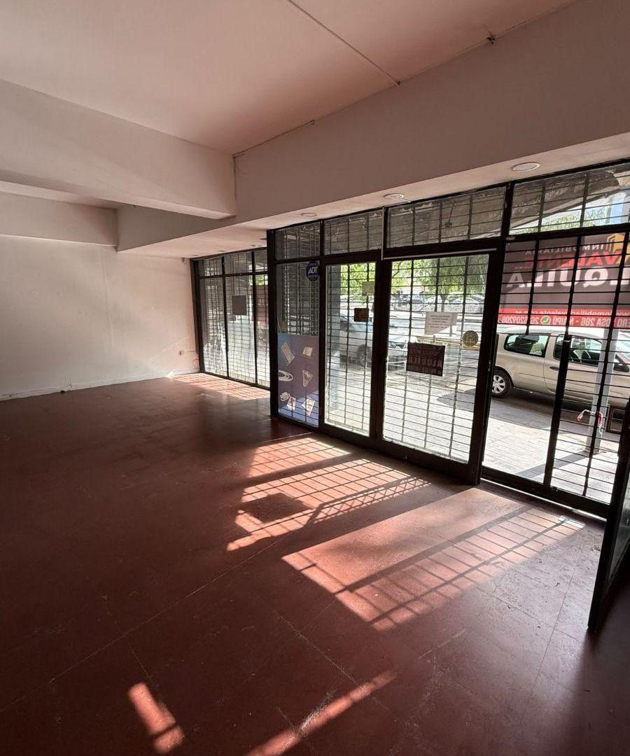 Foto de LOCAL COMERCIAL EN ALQUILER - DORREGO, imagen 3