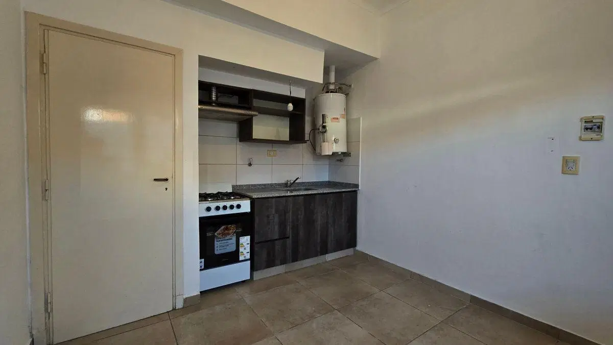 SANTIAGO DEL ESTERO Y SAAVEDRA - PH 2 AMBIENTES CON PATIO - COMPRA VENTA MAR DEL PLATA 4