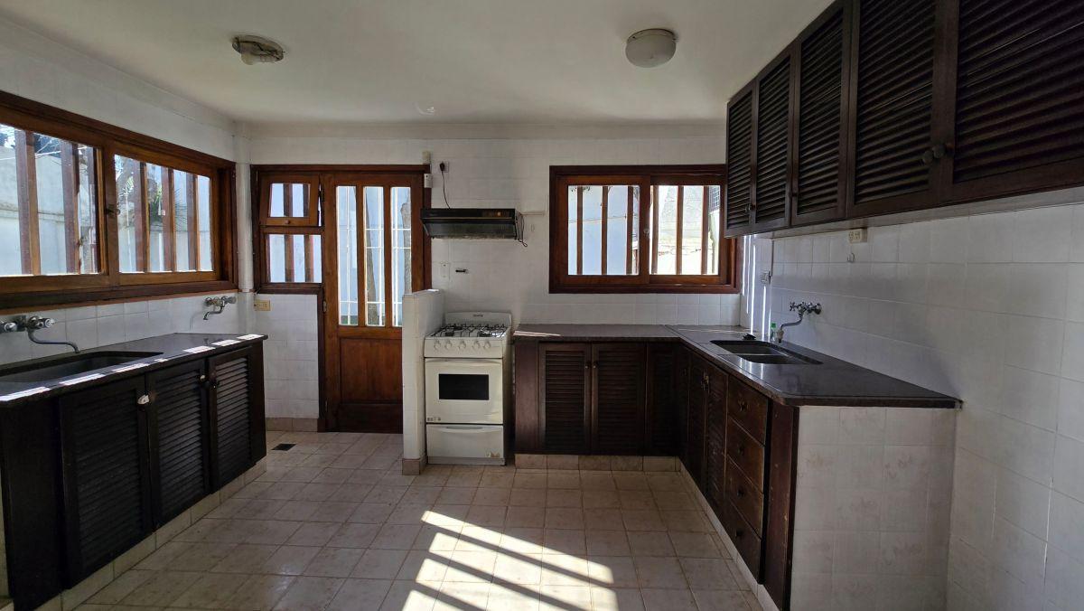 Foto de FLORISBELO ACOSTA Y ROLDAN - CHALET 4 AMBIENTES CON GARAJE - ALQUILER, imagen 3