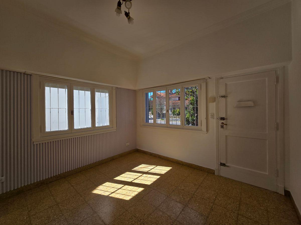 Foto de USO PROFESIONAL - LA RIOJA Y LARREA - CASA EN PH AL FRENTE - ALQUILER, imagen 3