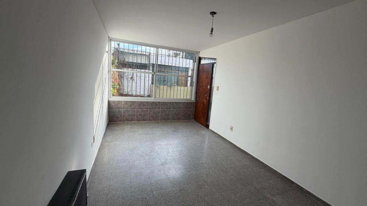 Foto de ACL PROPIEDADES - ALQUILA DPTO EN CIUDAD (1 Dorm. con cochera), imagen 2