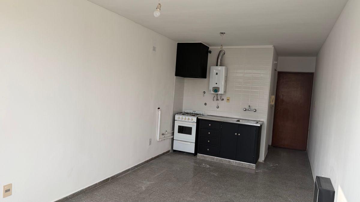 Foto de ACL PROPIEDADES - ALQUILA DPTO EN CIUDAD (1 Dorm. con cochera), imagen 4