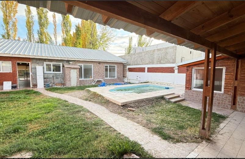 Casa Mas Departamento - Venta - Plottier 1