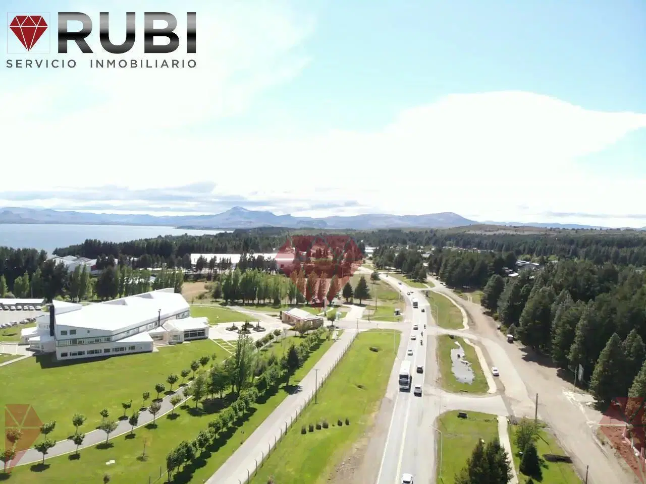 TERRENO EN VENTA CON VISTA AL LAGO NAHUEL HUAPI DE 33.600 METROS CUADRADOS 3