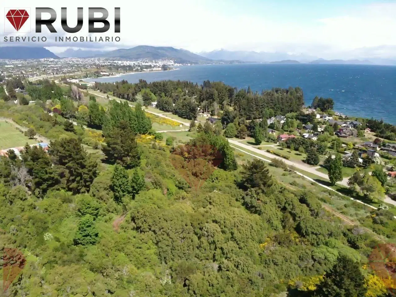 TERRENO EN VENTA CON VISTA AL LAGO NAHUEL HUAPI DE 33.600 METROS CUADRADOS 2