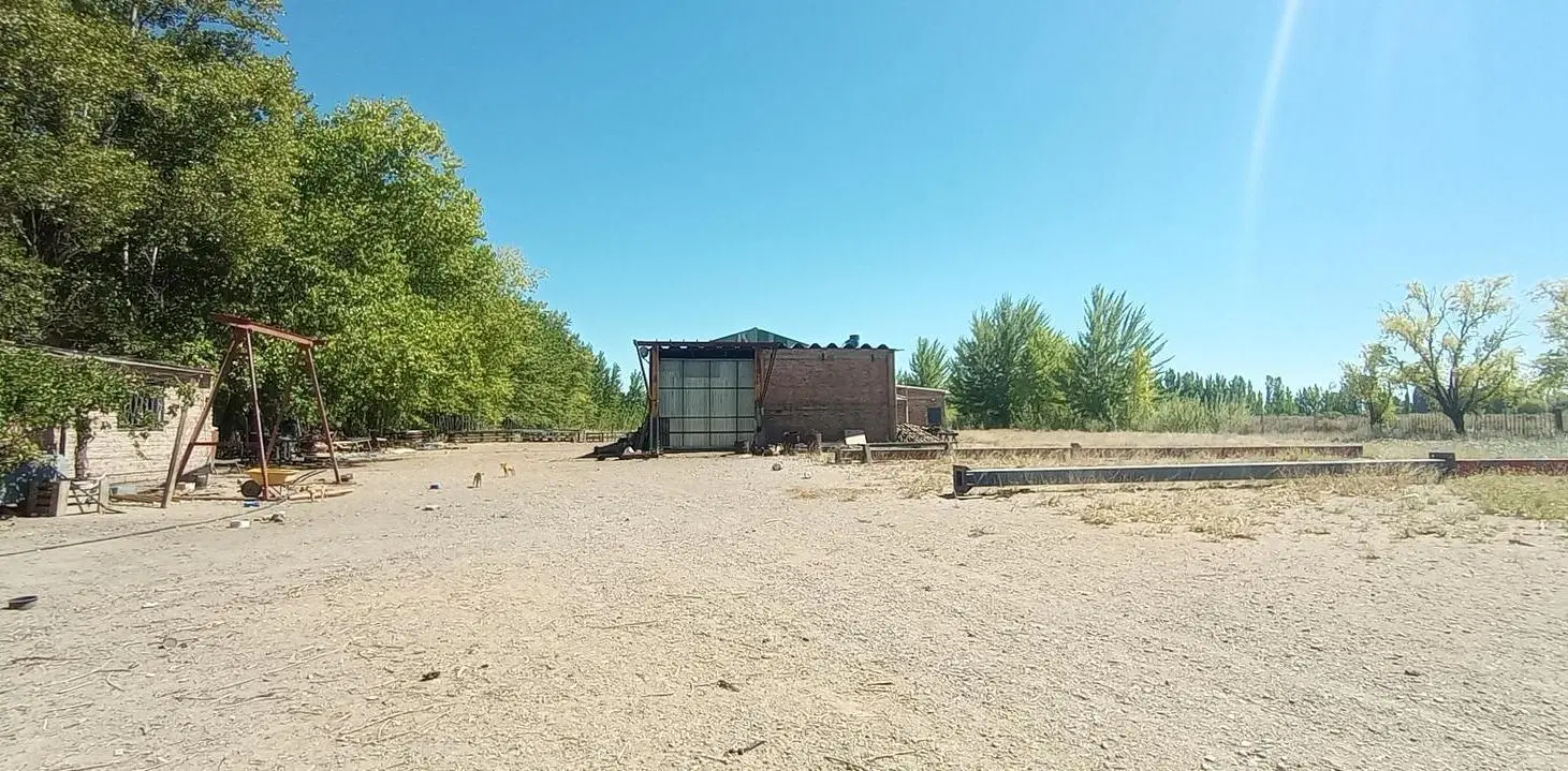 Galpón ubicado en la ciudade de Senillosa, provincia de Neuquén. 3