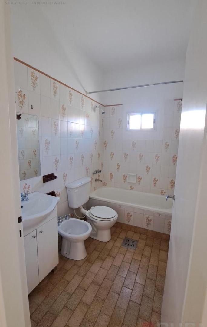 Foto de CASA + DEPARTAMENTO DE 3 DOMITORIAS BOUQUET ROLDAN, imagen 3