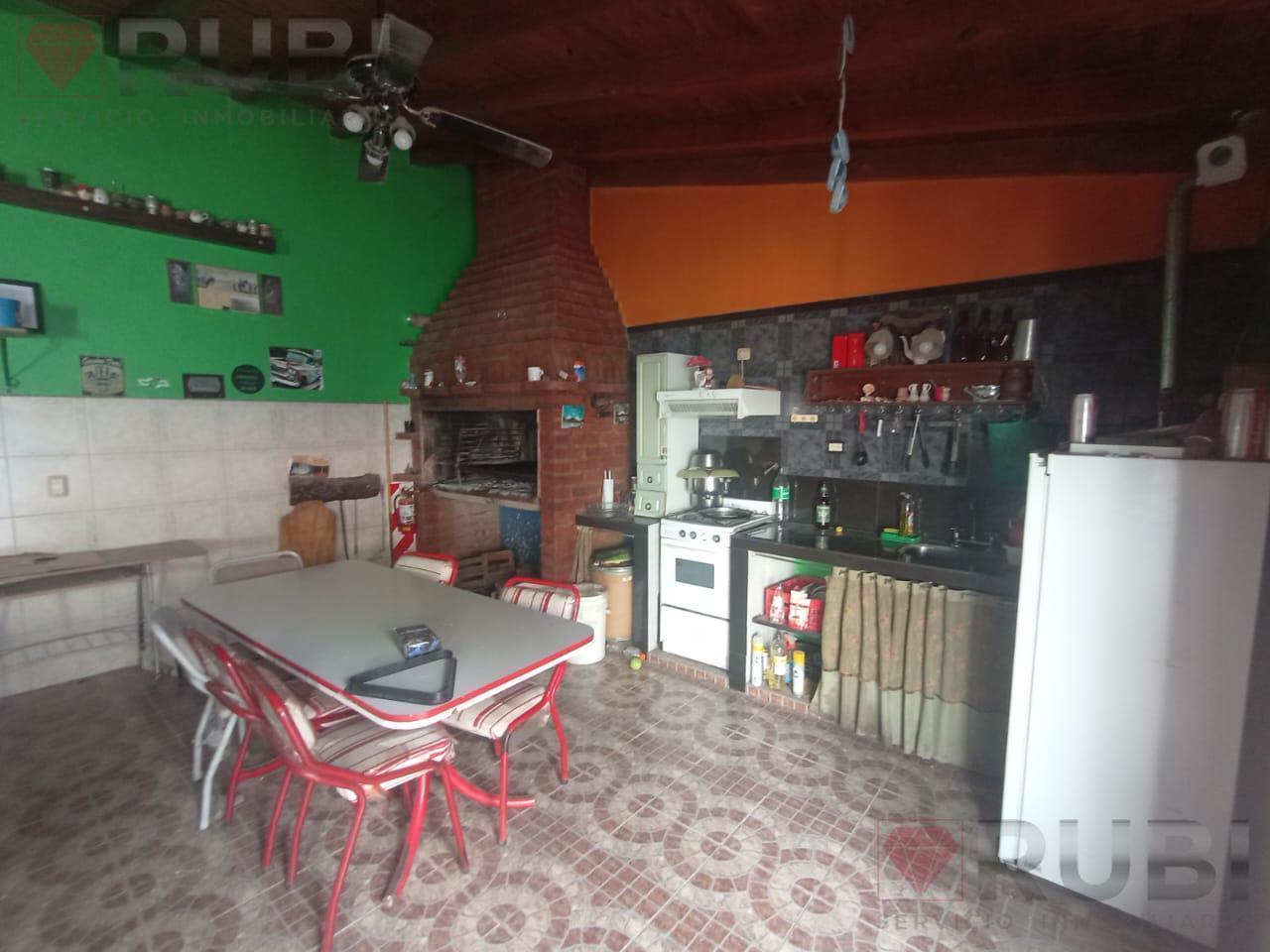 Foto de CASA EN VENTA - BARRIO 54 VIVIENDAS - PLOTTIER, imagen 2