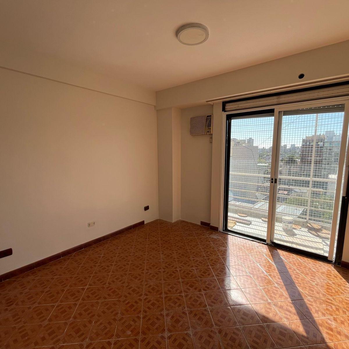 Venta de Departamento 3 Ambientes con Balcón en Flores 3