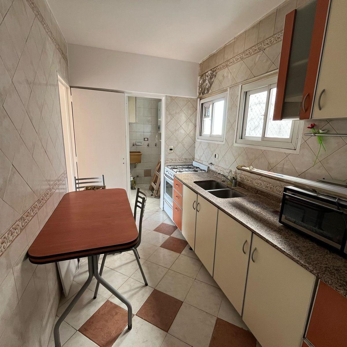 Venta de Departamento 3 Ambientes con Balcón en Flores 4