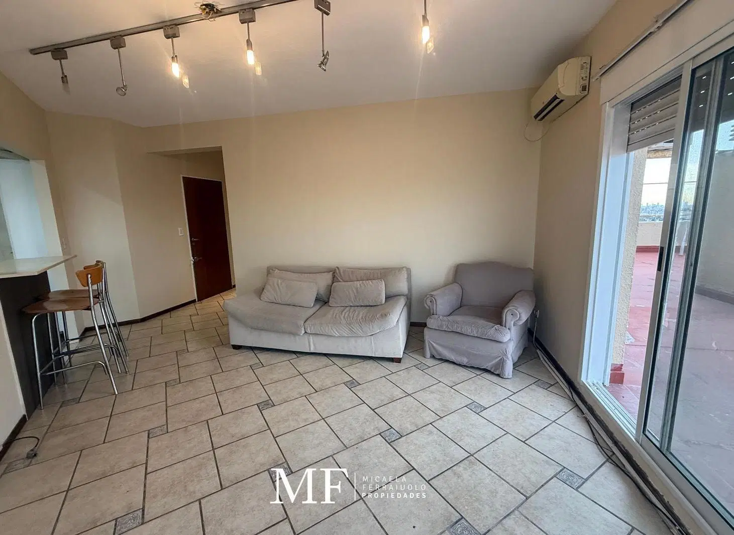 Venta departamento con cochera y terraza - Mataderos 5