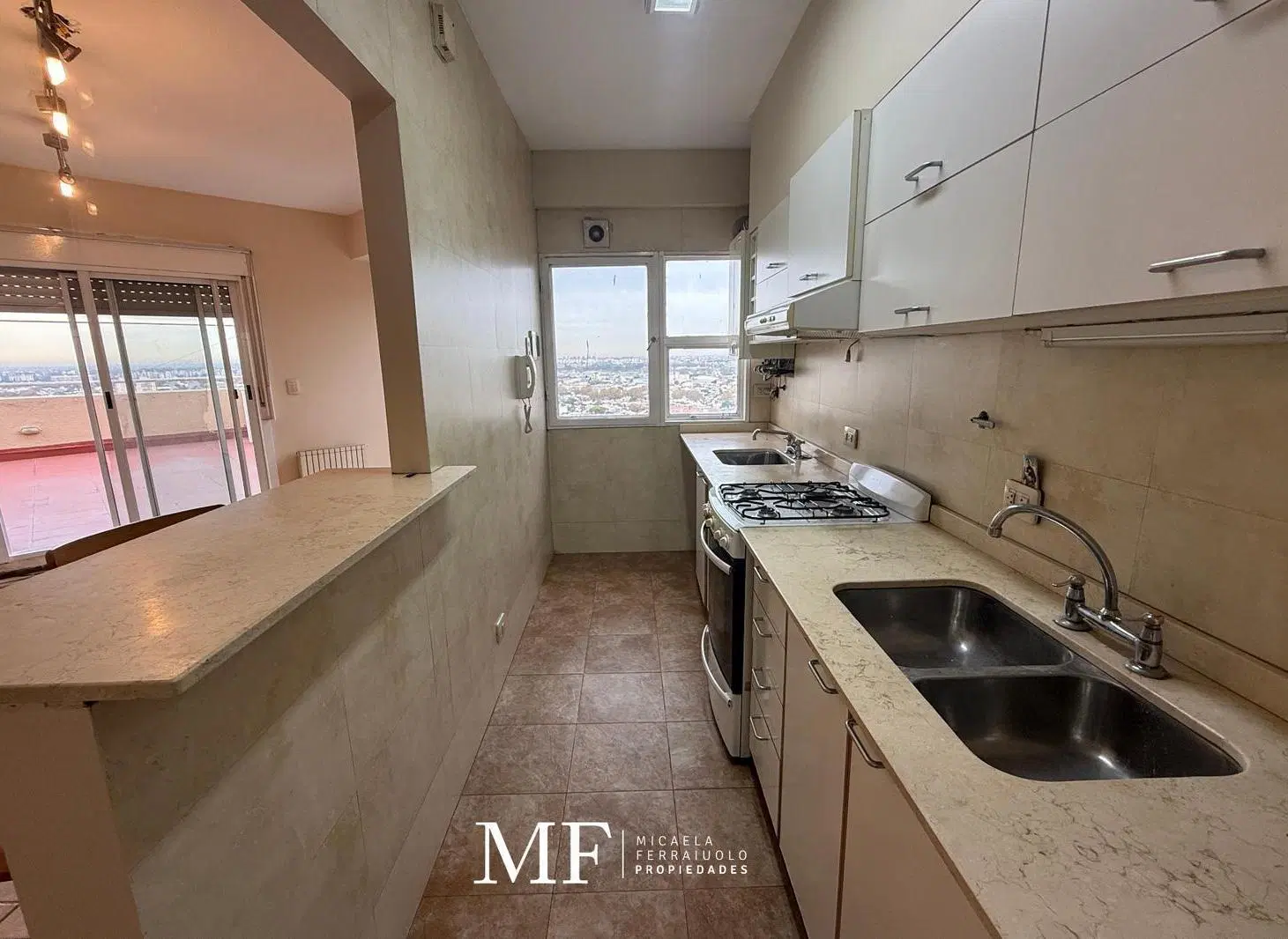 Venta departamento con cochera y terraza - Mataderos 4