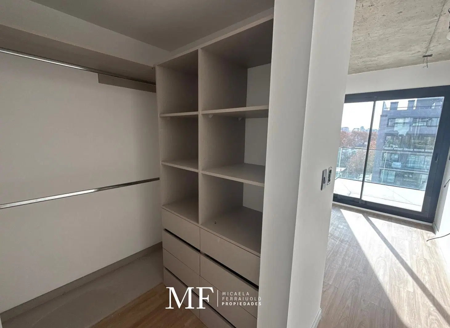 Venta Semipiso 4 ambientes con balcón aterrazado Liniers 5